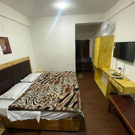 The Prasher Lodge Mall Road Manali Εξωτερικό φωτογραφία