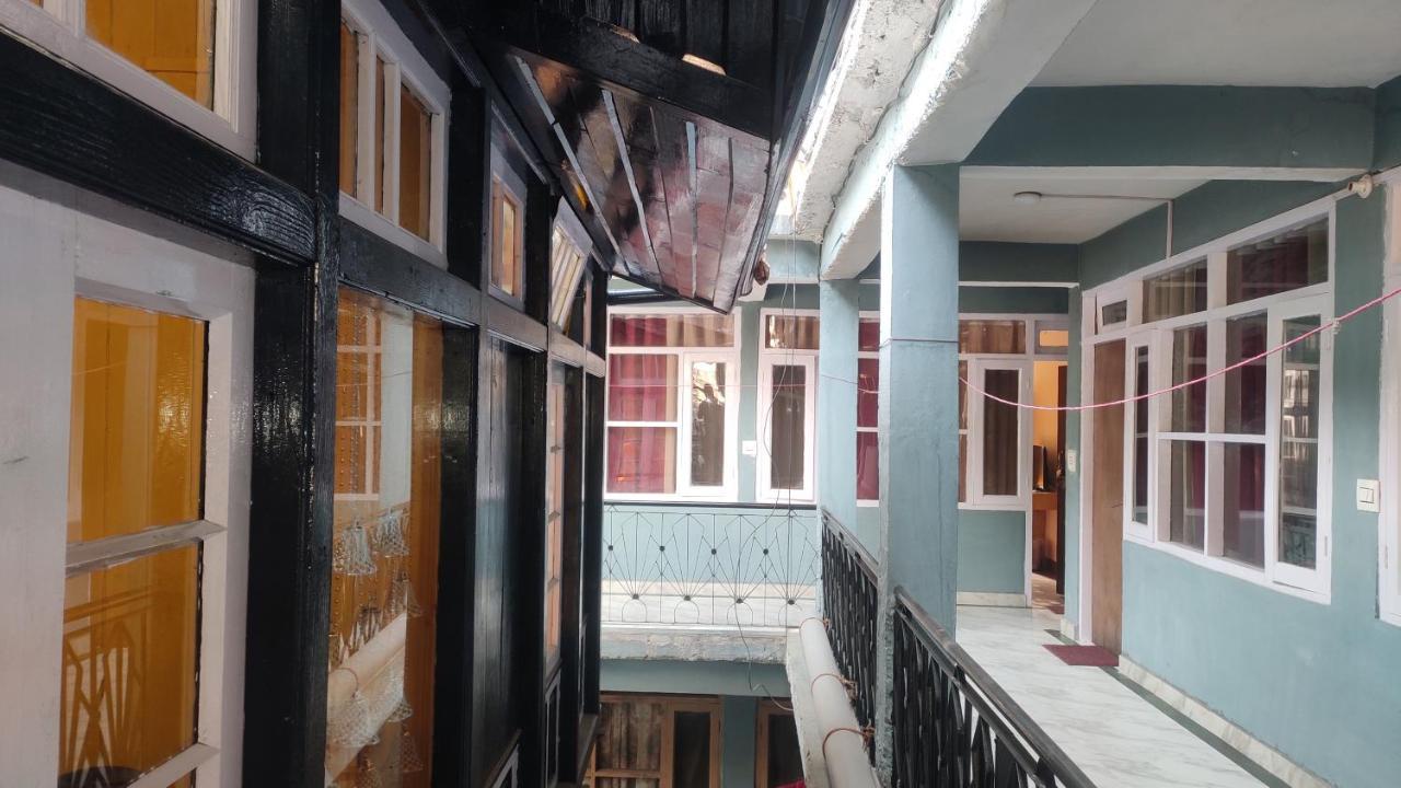 The Prasher Lodge Mall Road Manali Εξωτερικό φωτογραφία