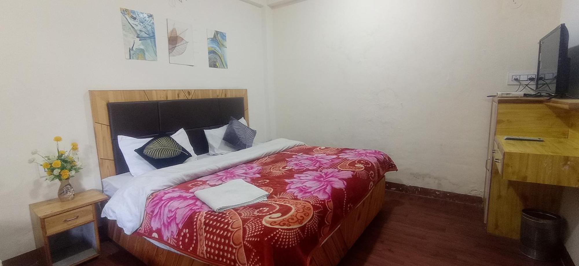 The Prasher Lodge Mall Road Manali Εξωτερικό φωτογραφία