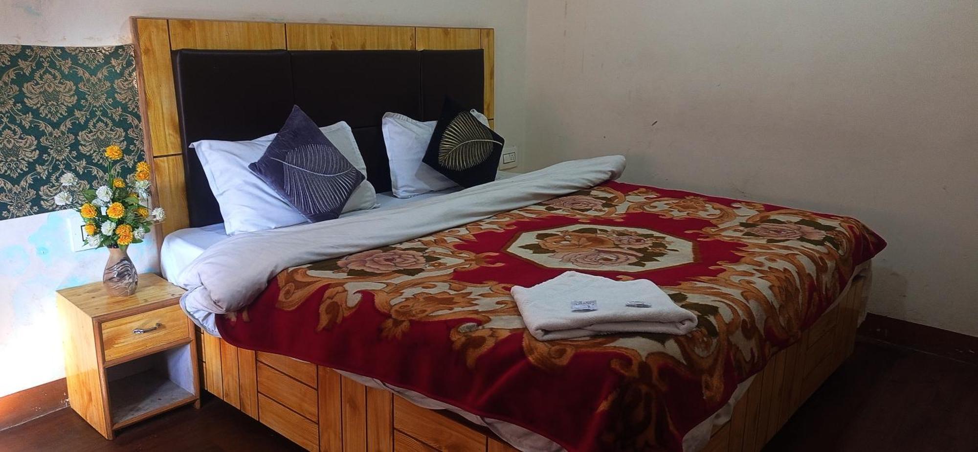 The Prasher Lodge Mall Road Manali Εξωτερικό φωτογραφία