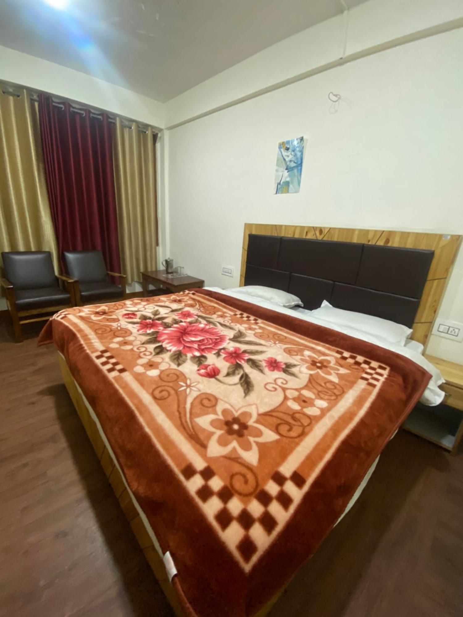 The Prasher Lodge Mall Road Manali Εξωτερικό φωτογραφία