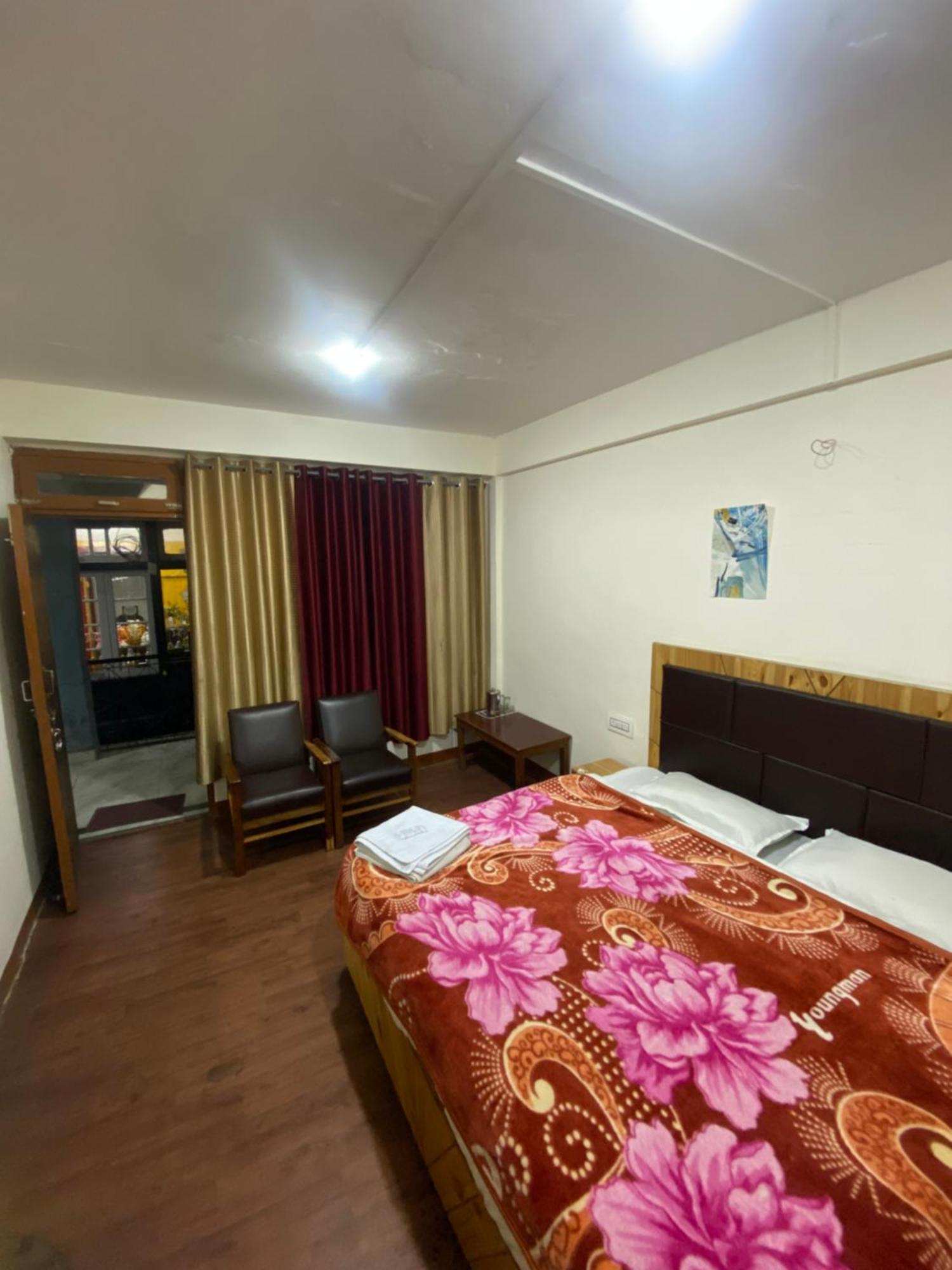 The Prasher Lodge Mall Road Manali Εξωτερικό φωτογραφία