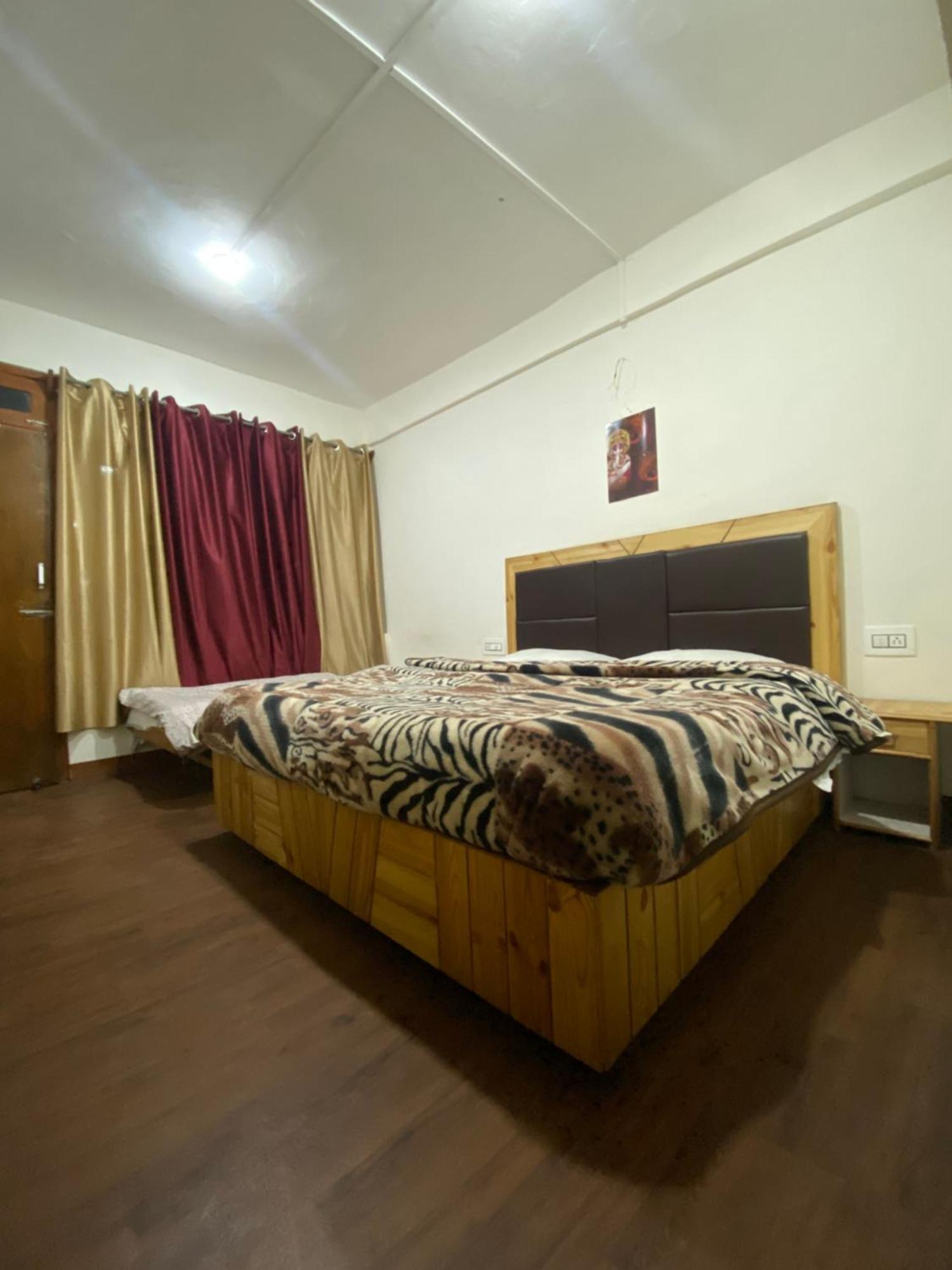 The Prasher Lodge Mall Road Manali Εξωτερικό φωτογραφία